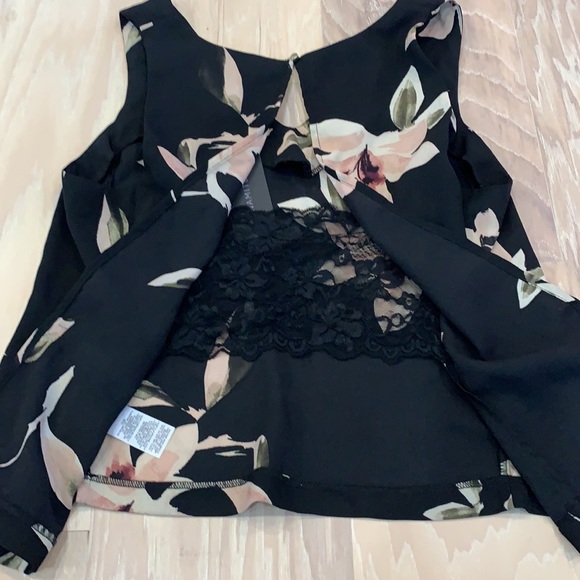 Dynamite V-neck tank with lace back - Size small - Picture 6 of 8